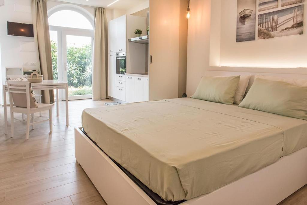 P010 - Porto Recanati, Nuovo Monolocale Fronte Mare Eksteriør billede
